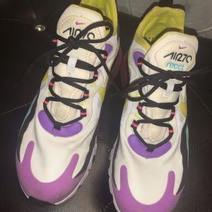 Gently worn Nike 270